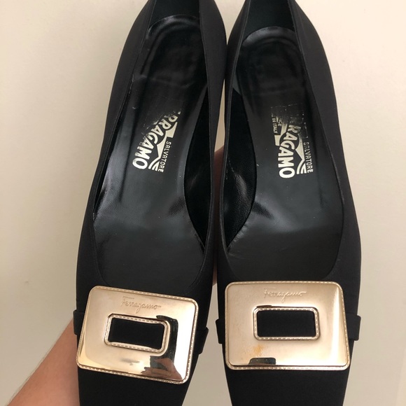 Salvatore Ferragamo’s pump shoes Golden Buckle sz9